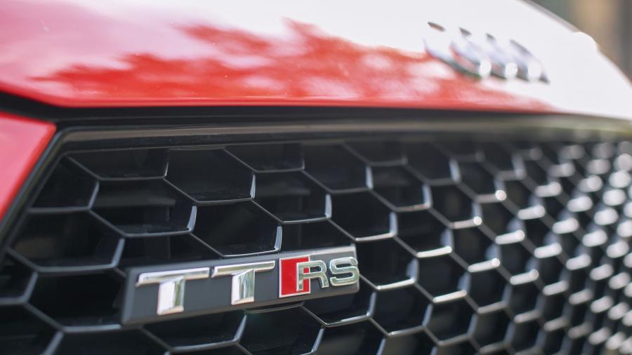 Логотип Audi TT RS Coupe (8S) 2017 года  (NA) (фото 11 из 36)